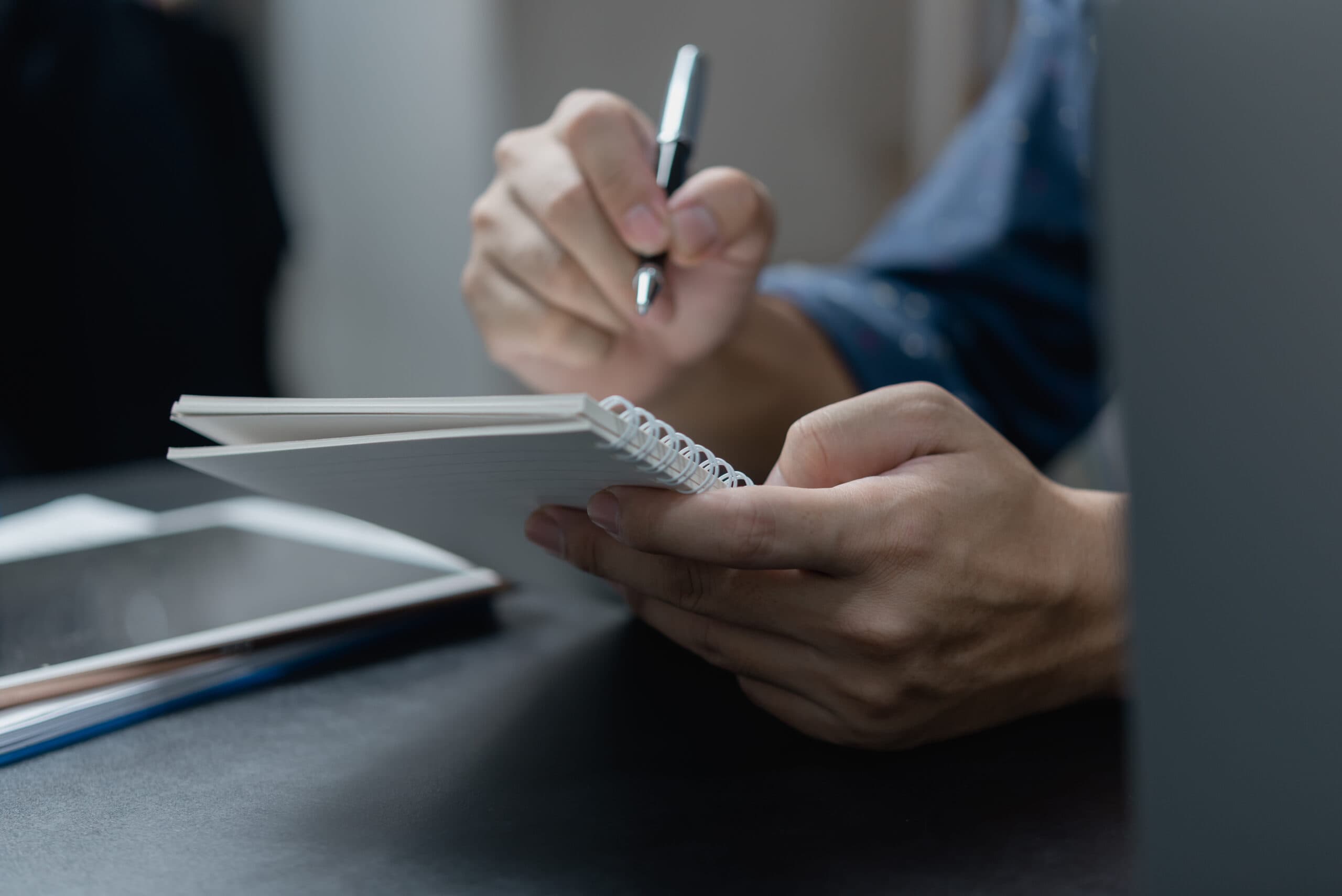 Prendre des notes à l'écoute sans décrocher du document